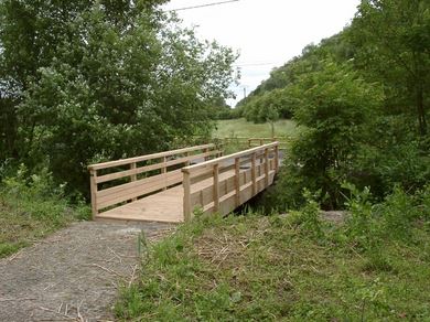 Passerelles en bois massif autoportées